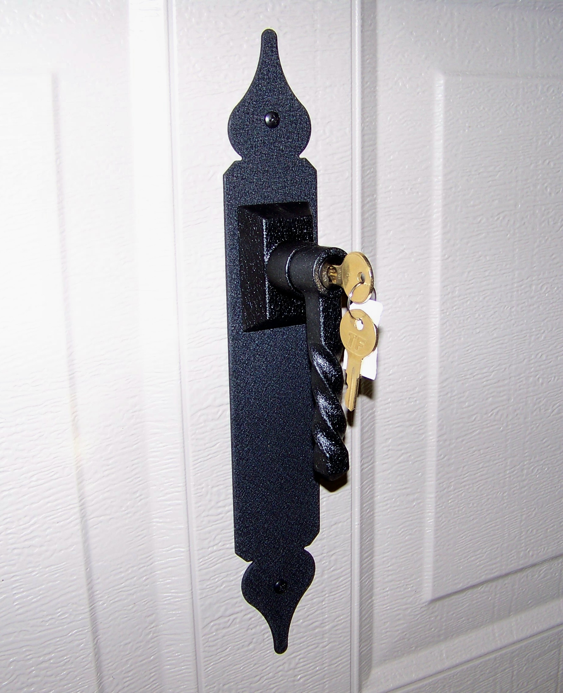 Creative Garage Door Lock Set for Small Space