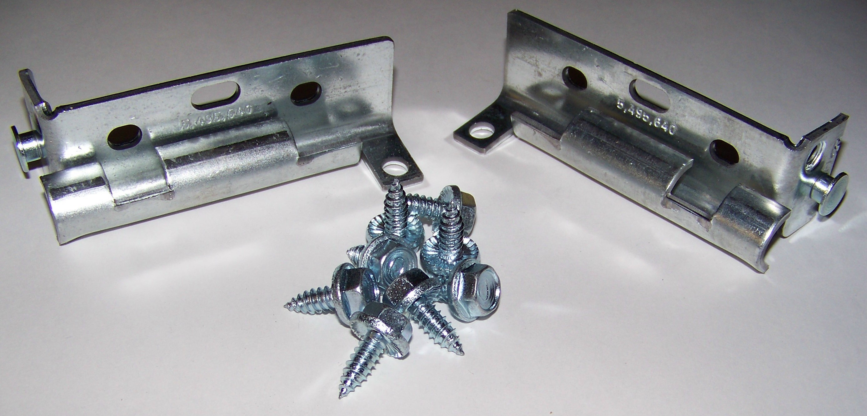 Modern Garage Door Cable Attachment with Simple Decor